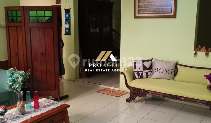 Two-Story Move-In Ready House in a Strategic Location 2