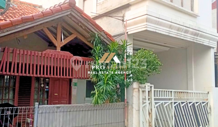 Rumah 3 Lantai Siap Huni di Kebon Pedes - Nyaman dan Strategis Rumah 3 Lantai Siap Huni di Kebon Pedes - Nyaman dan Strategis