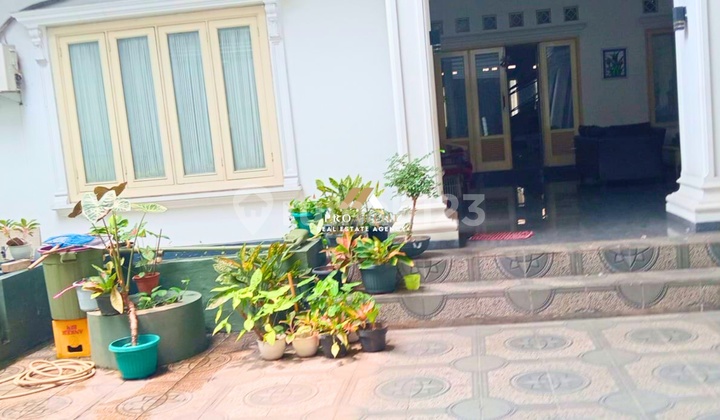 Rumah Cantik 2 Lantai di Lokasi Strategis - Nyaman dan Lega 2