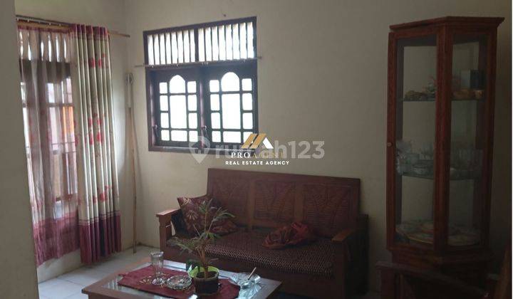 ruang tamu dijual rumah semi furnish di