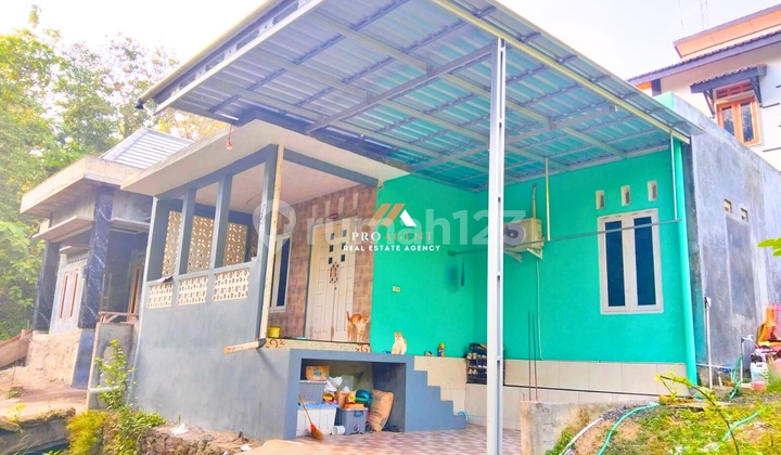 Minimalist House in a Serene and Strategically Located Neighborhood Close to Public Facilities