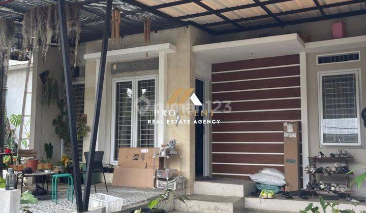 tampak depan dijual rumah siap huni dekat