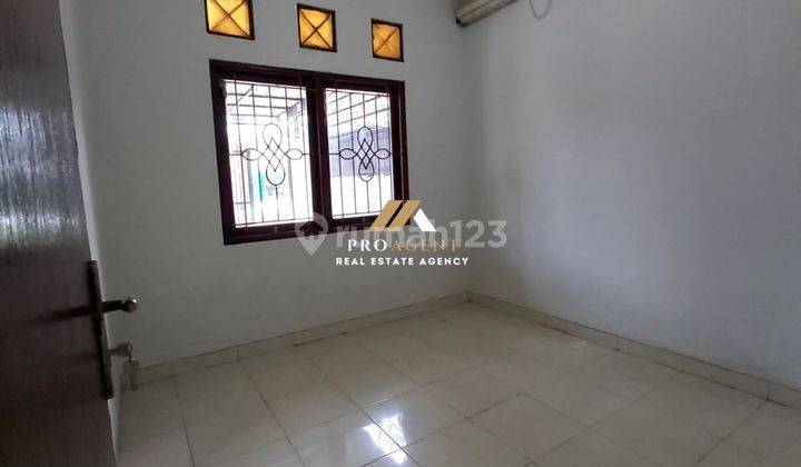 kamar tidur dijual rumah 2 lantai shm
