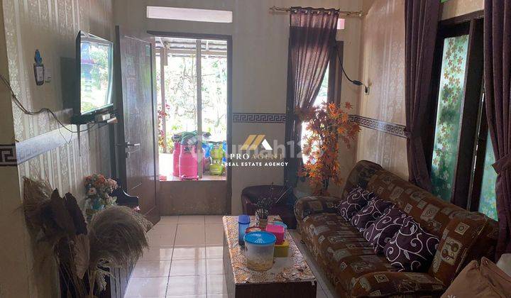ruang tamu dijual rumah huni dekat tol