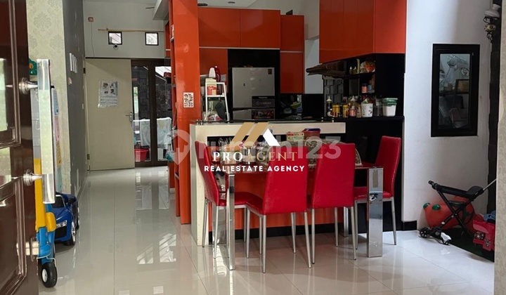 ruang makan dijual rumah huni 2 lantai
