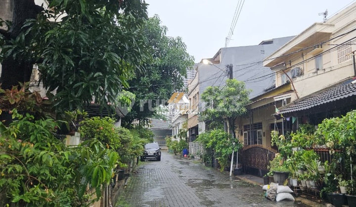 Beautiful House Near Kalimalang Tourism - Strategic & Comfortable Location 2