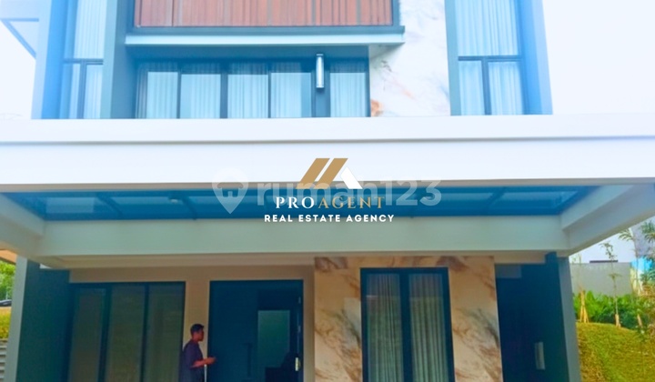 Rumah Ekslusif 2 Lantai dengan Konsep American Classic Rumah Ekslusif 2 Lantai dengan Konsep American Classic