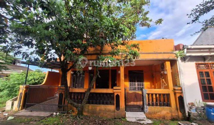 tampak depan dijual rumah semi furnish di