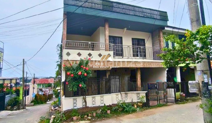 Rumah 2 Lantai Siap Huni - Lokasi Strategis dan Lingkungan Aman