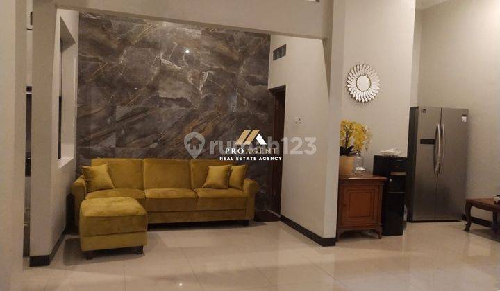 ruang keluarga dijual rumah huni 2 lantai