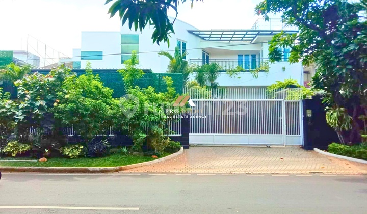 Hunian Mewah Berlantai 2, Desain Timeless dan Elegan di Pondok Indah