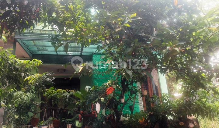tampak depan dijual rumah shm 2 lantai
