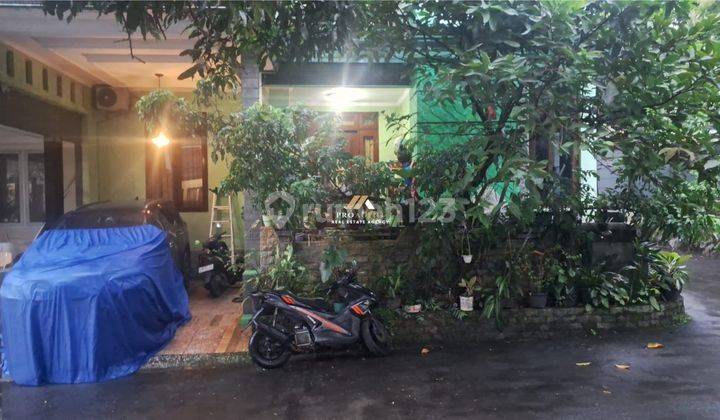 tampak depan dijual rumah shm 2 lantai