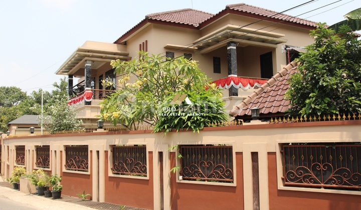 Dijual Rumah Huni 3 Lantai Dekat Tol Margonda di Ridwan Rais, Beji Depok 2