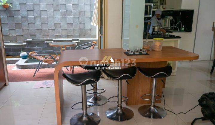 ruang keluarga dijual rumah shm 2 lantai