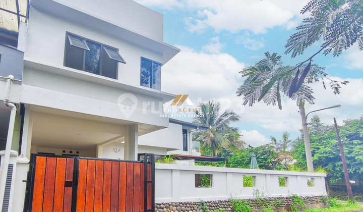 Beautiful, Spacious, and Comfortable House in Bukit Cimanggu City 1