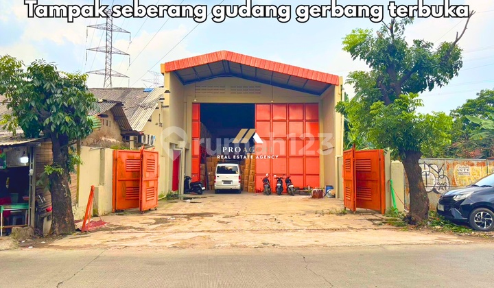 Gudang Besar Berdekatan dengan Area Komersil yang Cukup Strategis Gudang Besar Berdekatan dengan Area Komersil yang Cukup Strategis