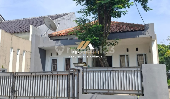Beautiful House in a Strategic Area of Bogor City Beautiful House in a Strategic Area of Bogor City