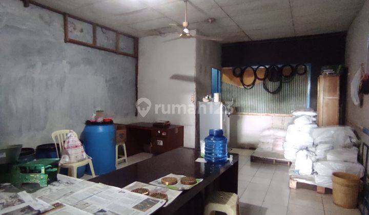 Rumah tinggal dan tempat produksi di SUMBER SARI 2