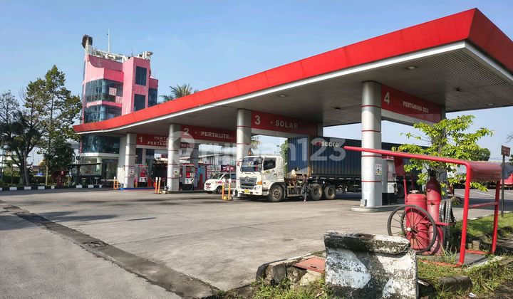 Commercial Rest Area On Padaleunyi Toll Road - Bandung