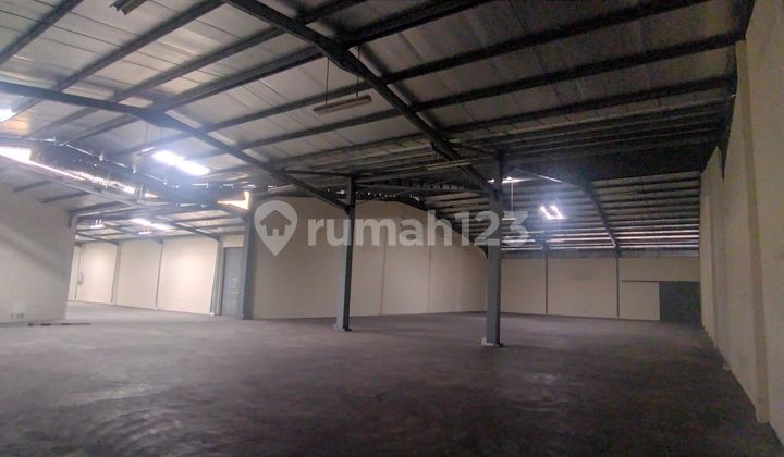 Shared Warehouse 2100 Square Meters Container Access in Modern Warehouse Area Mainroad Kopo Katapang Bandung Regency