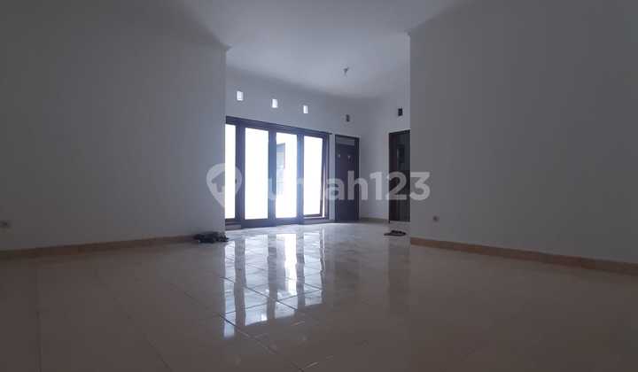 Ruang Usaha Luas (rumah) Di Taman Kopo Indah 3 (tki 3)