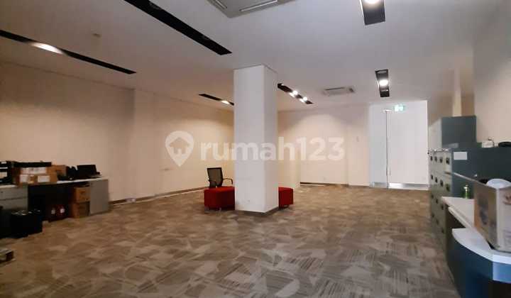 Ruang Usaha Luas Strategis 3 Lantai di Mainroad Dago Kec Bandung Wetan Kota Bandung