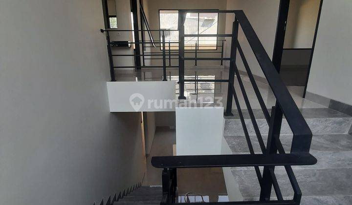 ✅ For Sale


rumah Baru Modern Minimalis 2 Lantai Di Singgasana Pradana Kec Bojongloa Kidul Bandung


siap Huni, Lingkungan Nyaman


luas Tanah: 200 M²

luas Bangunan: 235 M²

2 Lantai

kamar Tidur 4 + 1

kamar Mandi 4

listrik: 5.500 Va

air Submersible
 2