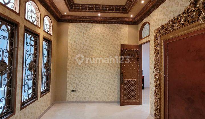 Rumah di Batununggal dengan kolam renang 2