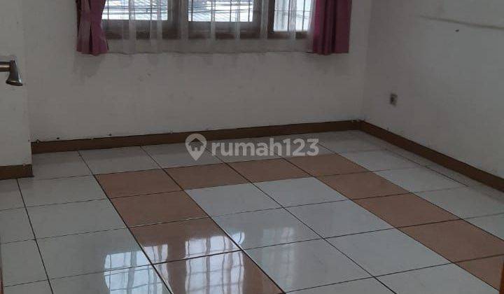 Disewakan rumah di Setrasari Luasan besar 1