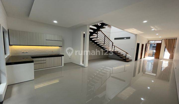  Rumah Semi Furnished Baru SHM - Sertifikat Hak Milik di Setraduta hegarmanah, Setra Duta
