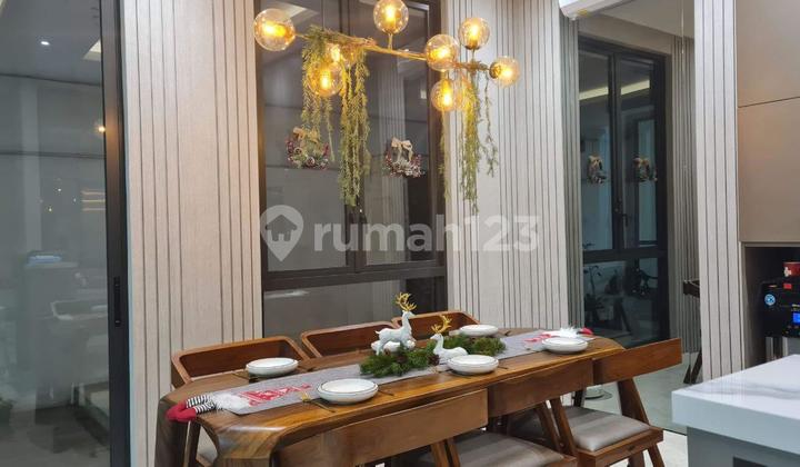 Rumah Mewah di Nava Park BSD dengan Kolam Renang + Lift