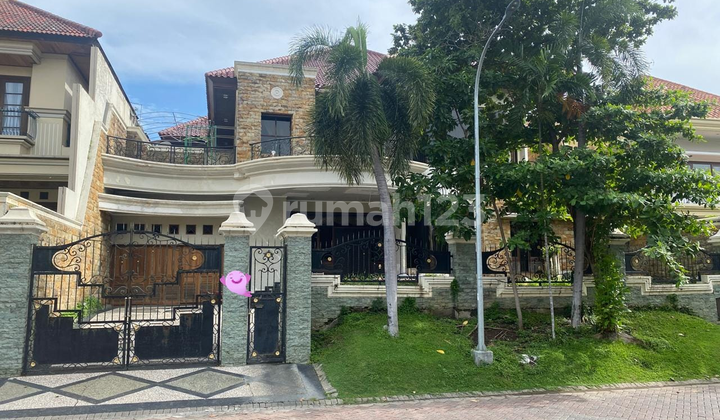 Rumah Design Classic Graha Family Surabaya Barat 2