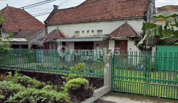 Minimalist House on Anjasmoro Street, Downtown Surabaya 2