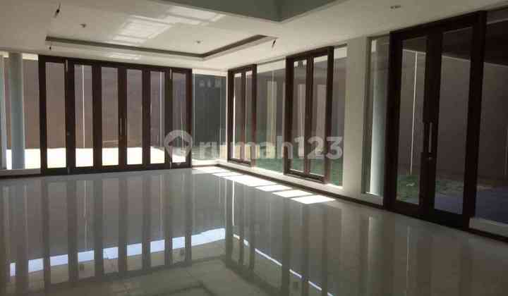 Rumah Mewah Kosongan di Graha Famili Surabaya Barat