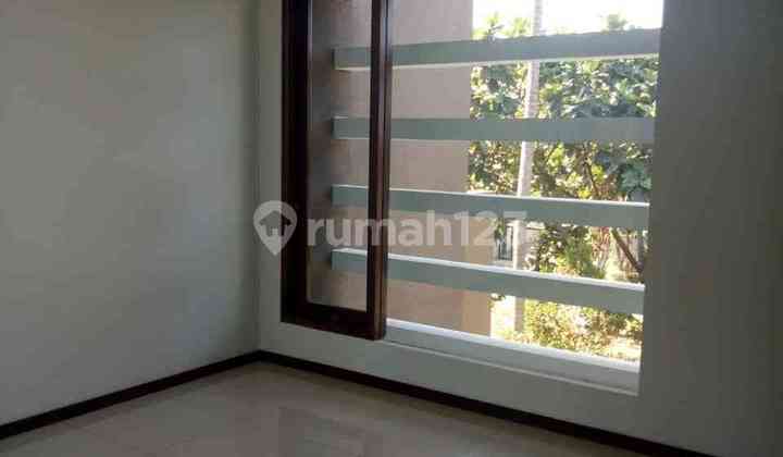 Rumah Mewah Kosongan di Graha Famili Surabaya Barat 2