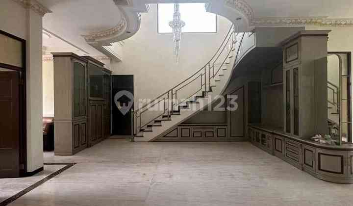 Rumah Classic Mediterania Villa Bukit Regency Surabaya Barat