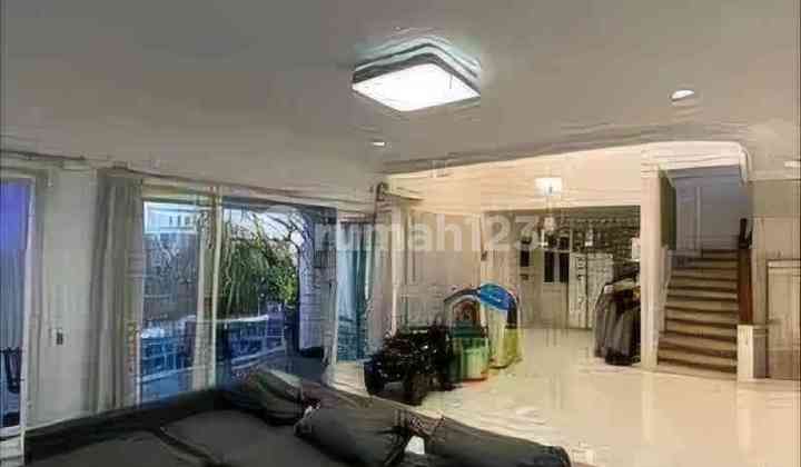 Rumah Modern Lengkap Ada POOL Di Graha Famili 