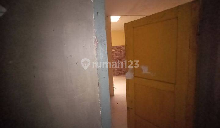 Rumah di Jalan Gajahmada Butuh Renovasi Unfurnished 3