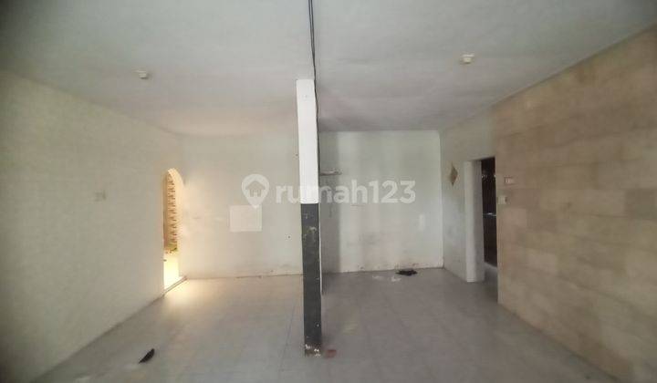 Rumah di Jalan Gajahmada Butuh Renovasi Unfurnished 5