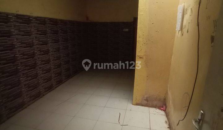 Rumah di Jalan Gajahmada Butuh Renovasi Unfurnished 9