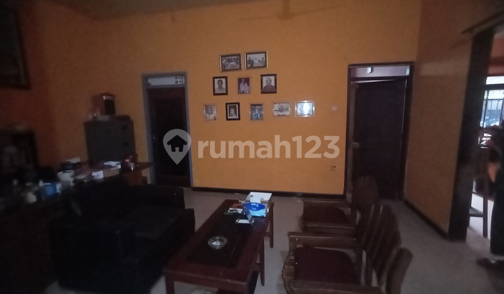 Rumah di Jalan soetoyo 2 Lantai SHM Unfurnished Bagus 5