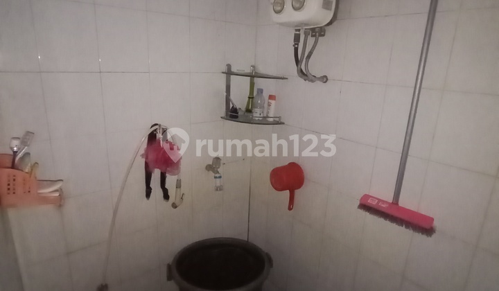 Rumah di Jalan soetoyo 2 Lantai SHM Unfurnished Bagus 10