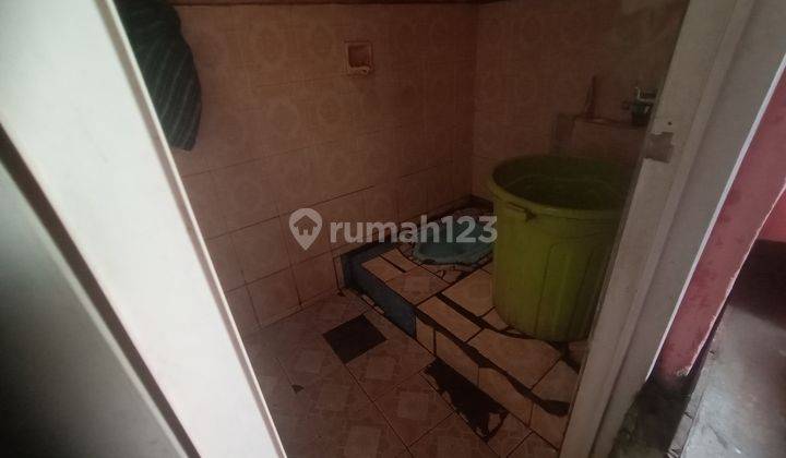 Rumah di pinggir jalan aspal strategis di kota Jember 5