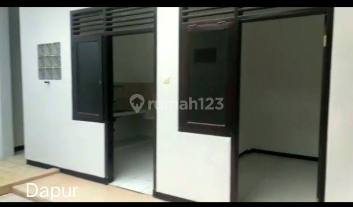 Rumah 2 Lantai SHM Sudah Renovasi Timur di Jl Teuku Umar 8