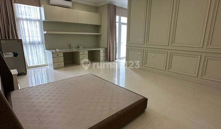 Rumah 3 Lantai Bagus Semi Furnished di Pluit, Jakarta Utara 2