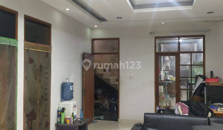 Dijual rumah 2 lantai cocok untuk rumah tinggal dan konveksi 2 lantai bangunan 80% jadi 1