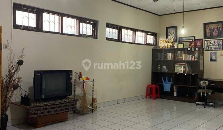 Dijual murah rumah terawat di tengah kota 1lantai 2