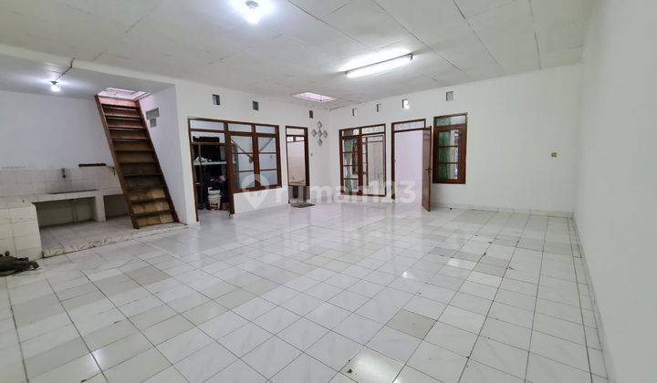 Disewakan rumah taman holis indah 1 3kamar 2 kamar mandi 2dapur 2 carport dkt sekolah BPK 1