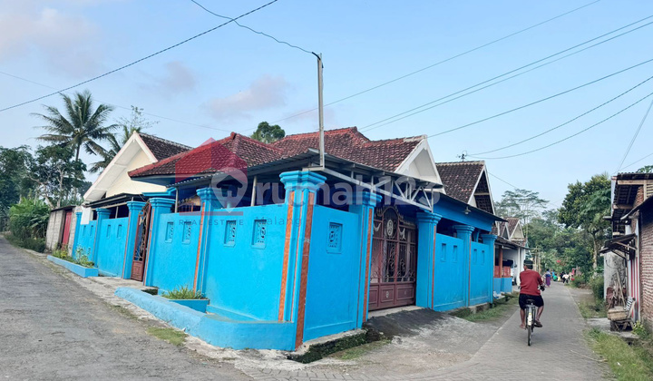 House & Large Land Ready to Occupy Strategic Location Pagelaran Suitable for Boarding House 1